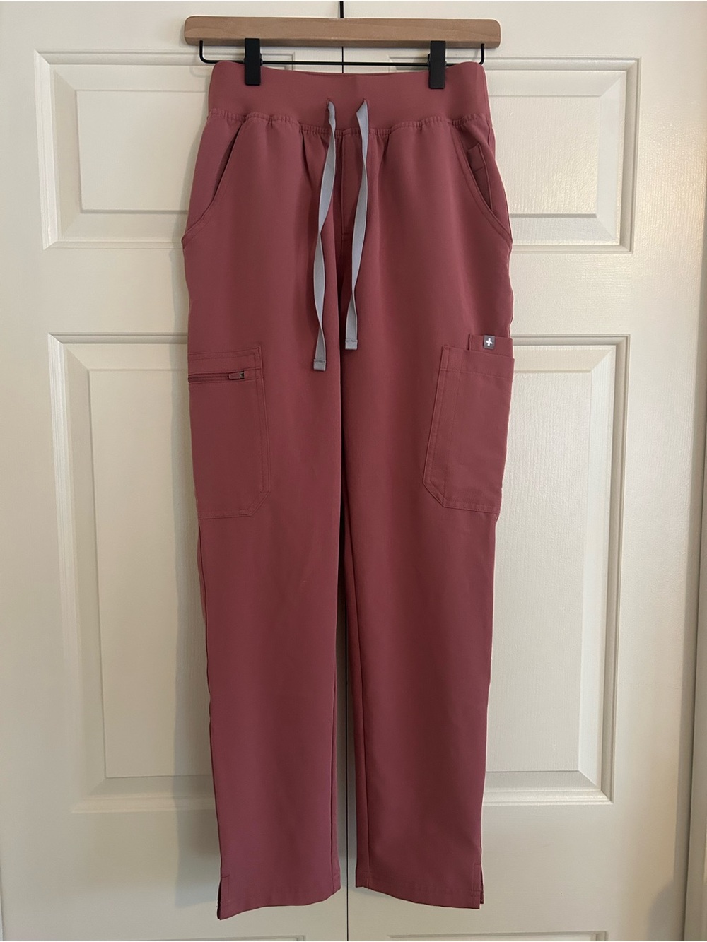 Figs Women’s Yola High-Rise Slim Scrub Pant Mauve Pink w Silver drawstring, XS/P